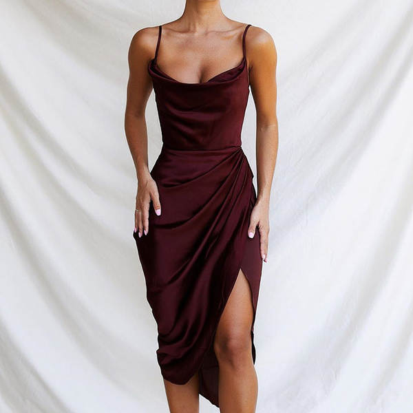 Vestido Justo com Decote