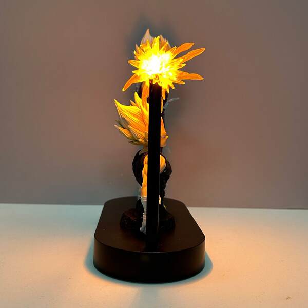 Estatua de Vegeta Iluminada