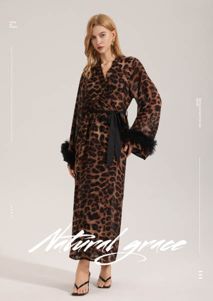 Roupa de dormir feminina de manga longa com estampa de leopardo