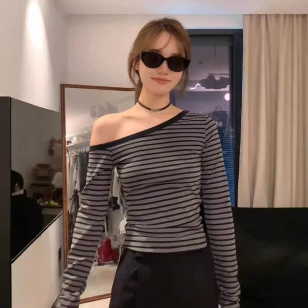Camisa feminina de manga longa com listras