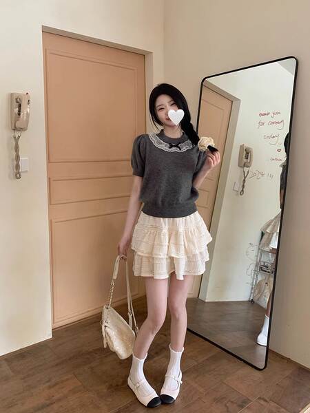Blusa curta de malha com laço e renda