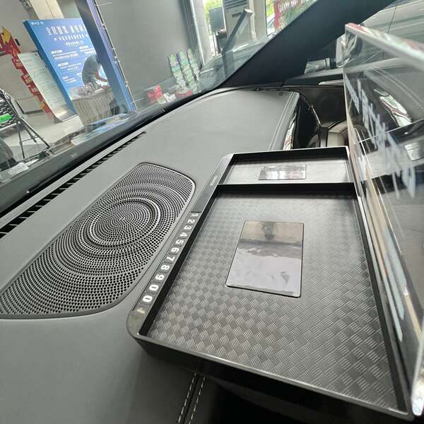 Aplicável a Pequeno Mitsubishi Peugeot Zero Run Biady Tencent Car Screen atrás da caixa de papel de toalha ETC