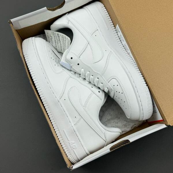 Sapatos de verão da Air Force One, um novo modelo de sapatos de verão.