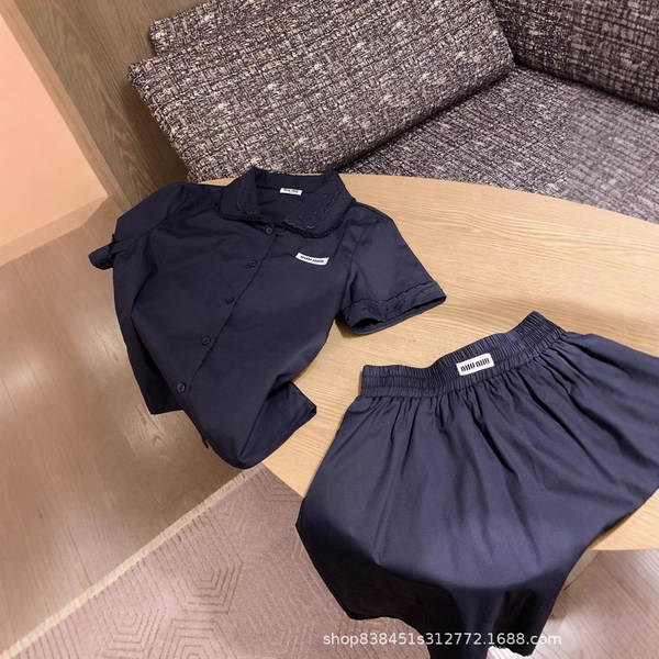 Nova coleção de bonecas com camisa curta