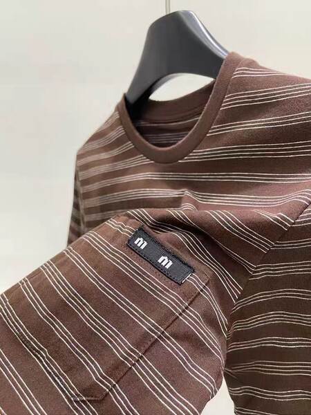 Camisa feminina de manga curta com estampa de listras