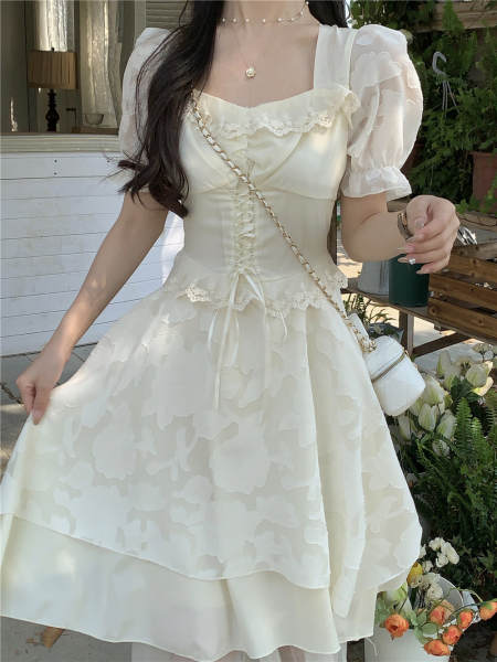 Vestido de Chá Francesa com Saia Rodada