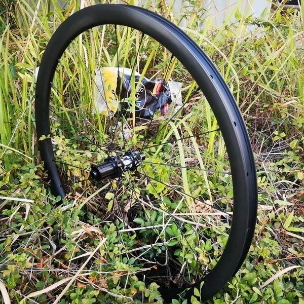 700C bicicleta de areia carvão 31mm de largura 34mm de alto vácuo placa de travagem leve versão oriental TorayT700+T800