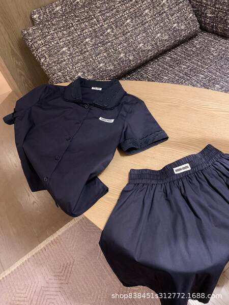 Nova coleção de bonecas com camisa curta