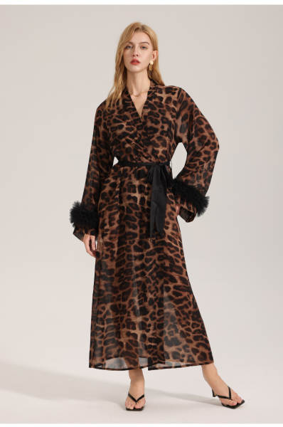 Roupa de dormir feminina de manga longa com estampa de leopardo