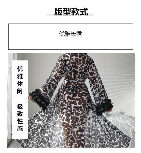 Roupa de banho feminina com estampa de leopardo
