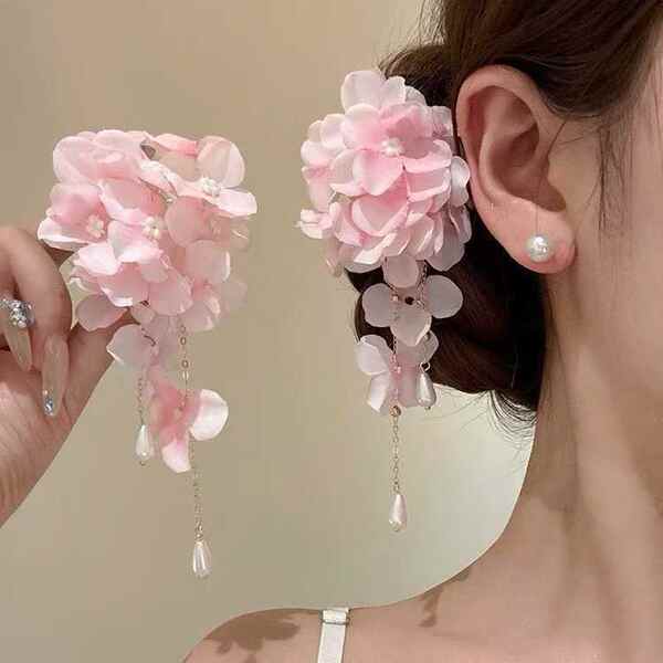 Penteado com Flor e Contas Rosa