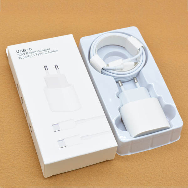 A cabeça de carregamento padrão da UE PD20W é adequada para o carregador de celular da Apple para o iPhone.