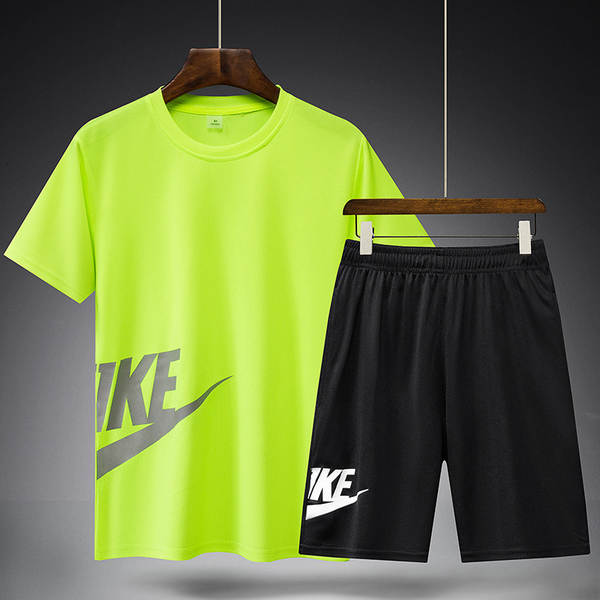 Conjunto de Camiseta e Shorts Masculinos