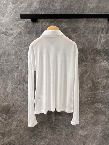 Camiseta feminina de polo com bordado