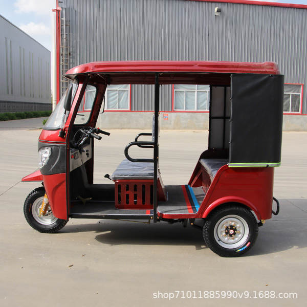 Transporte rodoviário de duas rodas com motor de duas rodas com motor de três rodas