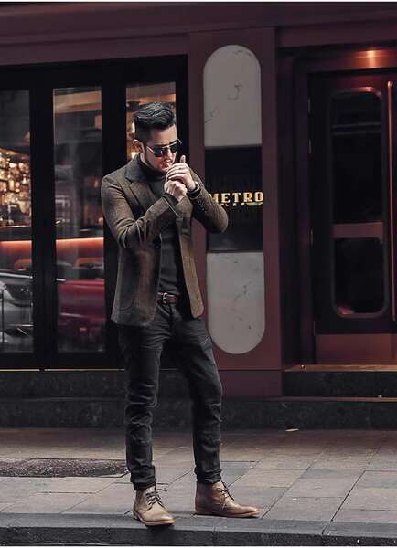 No Inverno, os homens se vestiram com roupas de cor branca, mas os homens se vestiam com roupas de cor branca.