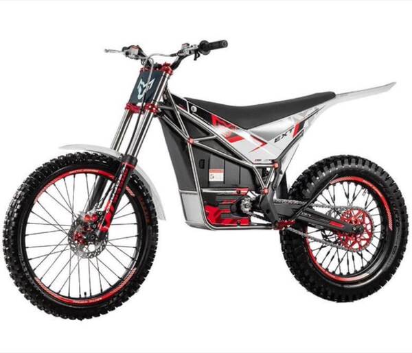 Arctic Panther E.XT Montanha Panther série todo o terreno formando um campo de competição de duas rodas de motocicleta elétrica off-road