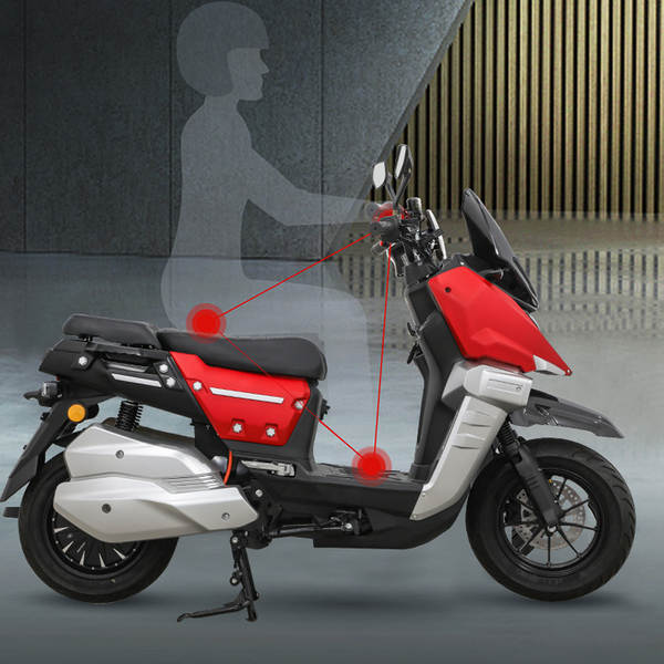 Modelos de veículos de comércio exterior de alta potência de motos elétricas de tanques para adultos de duas rodas de skateboard com suporte
