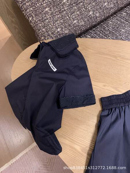Nova coleção de bonecas com camisa curta
