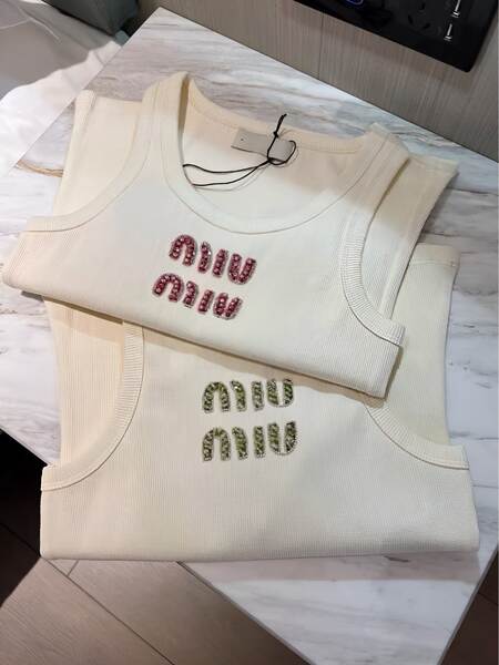25SS novo MIU gravidade de diamante letras super bonito olhar para a agulha de agulha com um bracelete sem mangas para o corpo magro