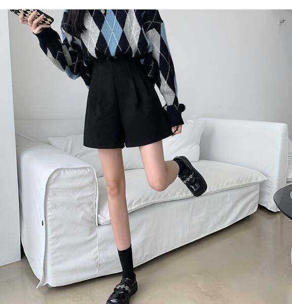 Calça curta de inverno preta para mulher