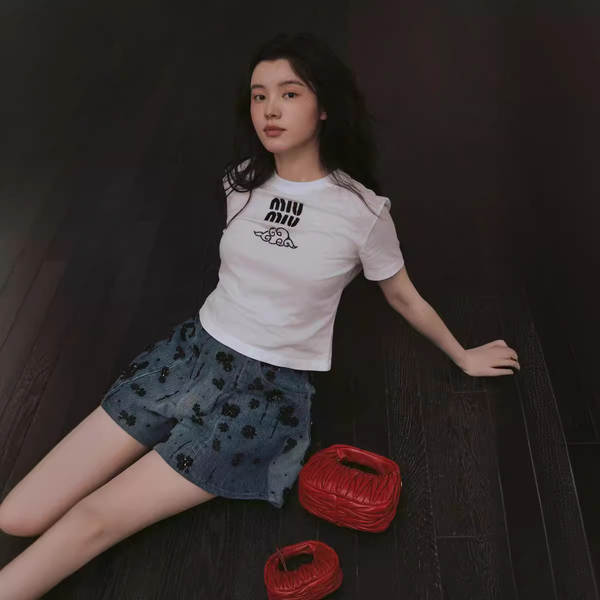 24 Primavera-Verão MIU casa nova moda de centenas de nuvens simples letras de corda redonda curta redução de idade T-shirt de mão curta mulher