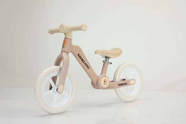 Crianças de 2 a 6 anos de idade podem andar de bicicleta sem andar de bicicleta