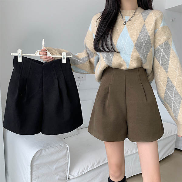 Calça curta de inverno preta para mulher