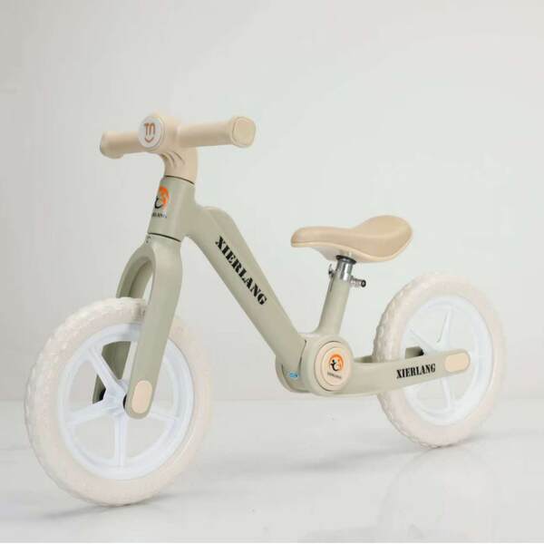 Crianças de 2 a 6 anos de idade podem andar de bicicleta sem andar de bicicleta
