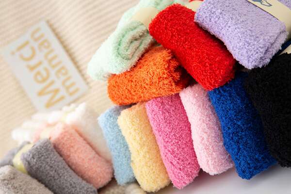 Sapatilhas transfronteiriças puras de casaco de coral com meias-cabeças de outono e inverno para aquecimento doméstico Sapatilhas de chão femininas com toalhas espessas Sapatilhas