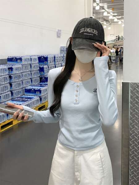 Camisa longa de manga com botão em azul claro