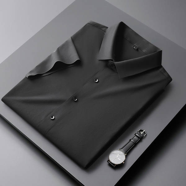 T-shirt masculino de couro curto para o trabalho de verão de 2023 T-shirt branco para o trabalho de verão