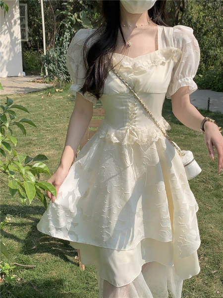 Vestido de Chá Francesa com Saia Rodada