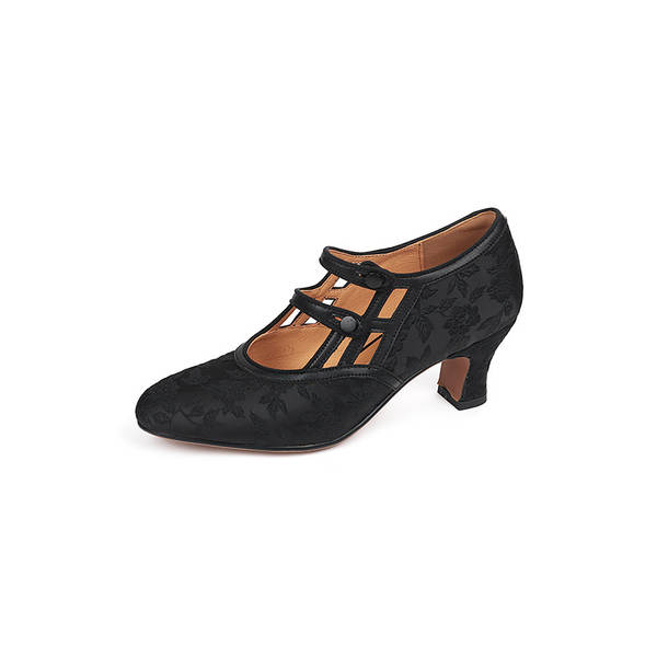 Sapatos Chineses de estilo chinês com calçados antigos e modelos antigos.