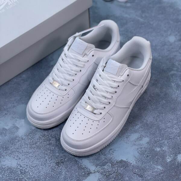 Sapatos de verão da Air Force One, um novo modelo de sapatos de verão.