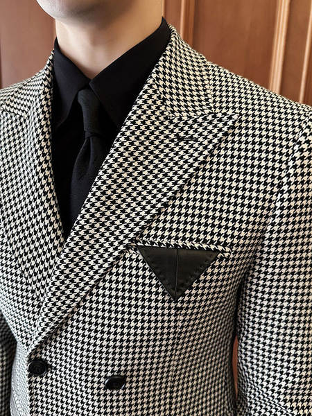 Terno de Homem com Bolso de Pele