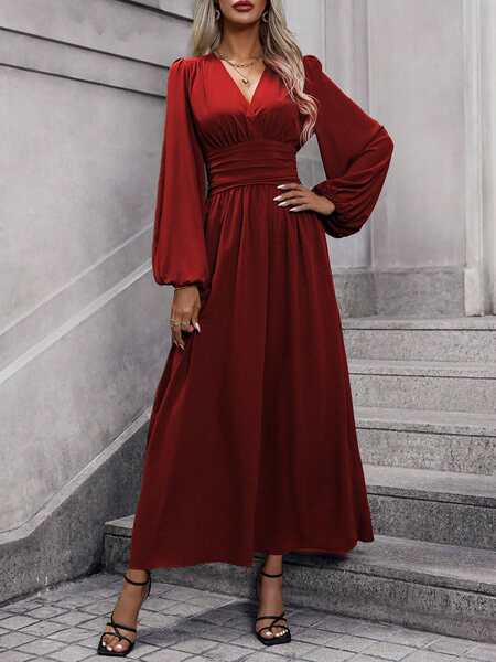 No outono, o novo vestido da senhora está em alta.