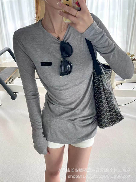 T-Shirt de Inverno e Inverno de 24 anos com mangas longas.