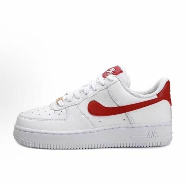 Sapatos de verão da Air Force One, um novo modelo de sapatos de verão.