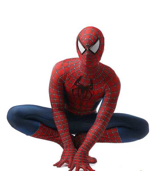 Remitoni, o Homem-Aranha de Halloween, tem roupas de personagens animadas.