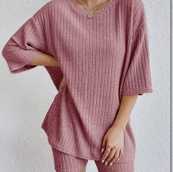 Novo modelo europeu-americano de moda de lazer de 2026, cor pura da primavera, colar redondo, roupas femininas de calça curta