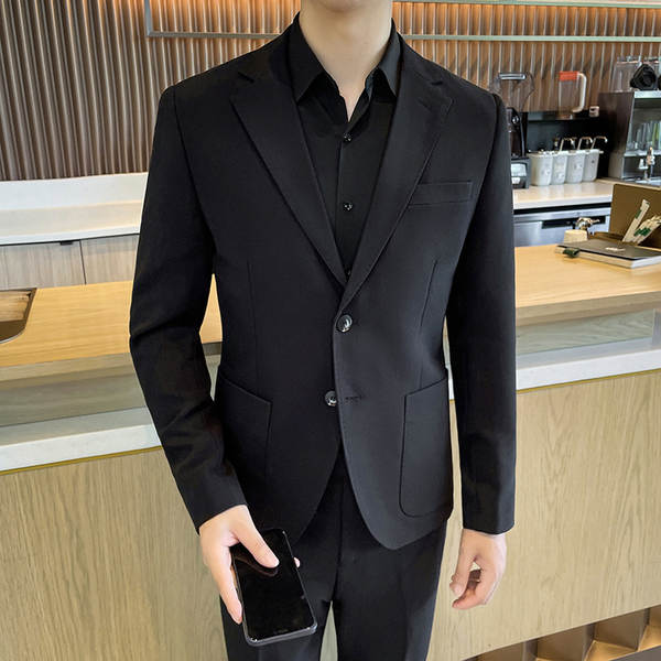 No verão de 2025, a nova camisa masculina tem duas camisetas brancas e duas camisetas brancas.