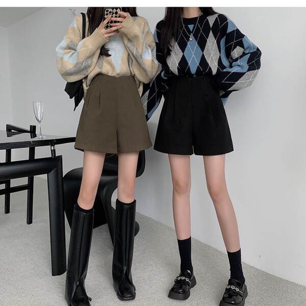 Calça curta de inverno preta para mulher