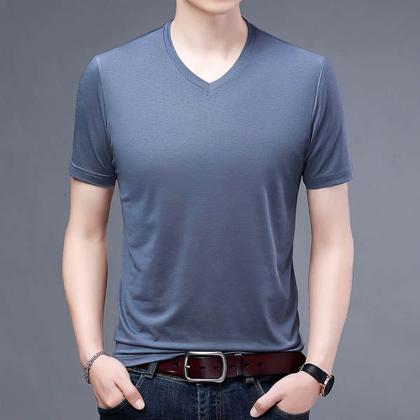 Camiseta masculina curta V