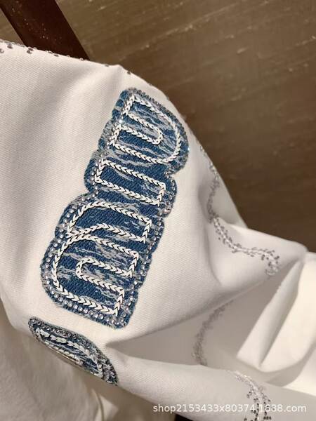 25 Novos T-Shirts para Mulheres com Coroa Clássica