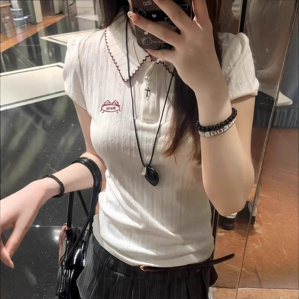 T-Shirt de verão de 2025, nova camiseta branca doce e bonita.