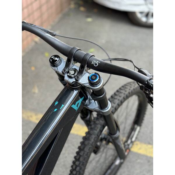 Novo alemão YT TUES DH 27.5 polegadas Fibra de Carbono/Alumínio Fortaleza dianteira de dois ombros