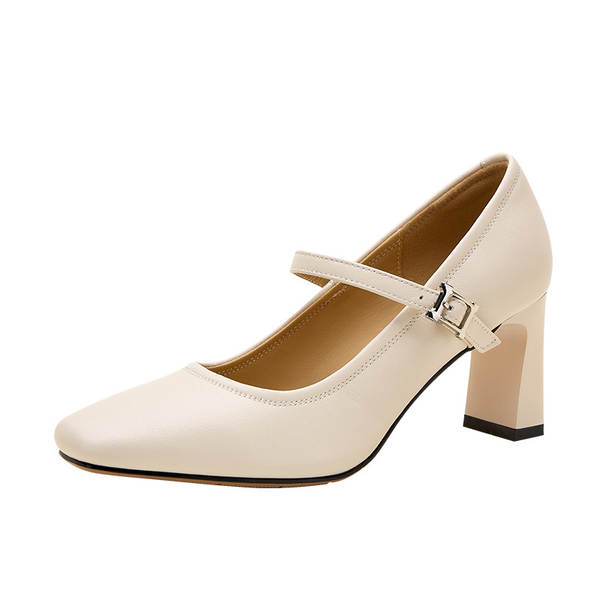 Sapatos de couro branco e branco com sapatos de roupa suave, confortável e não cansativo.