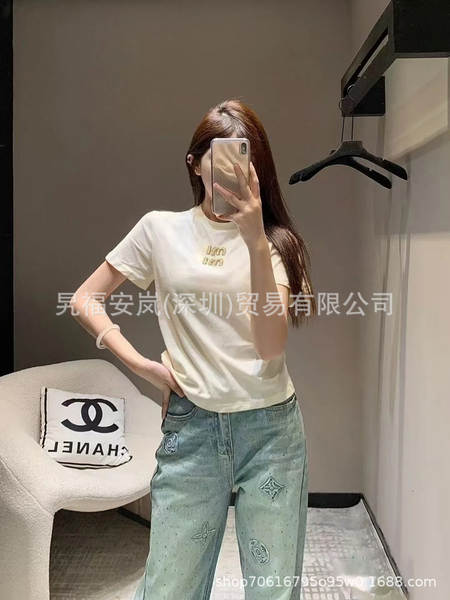 A nova camiseta da primavera e do verão de 2025 é a camiseta feminina de curta-metragem.