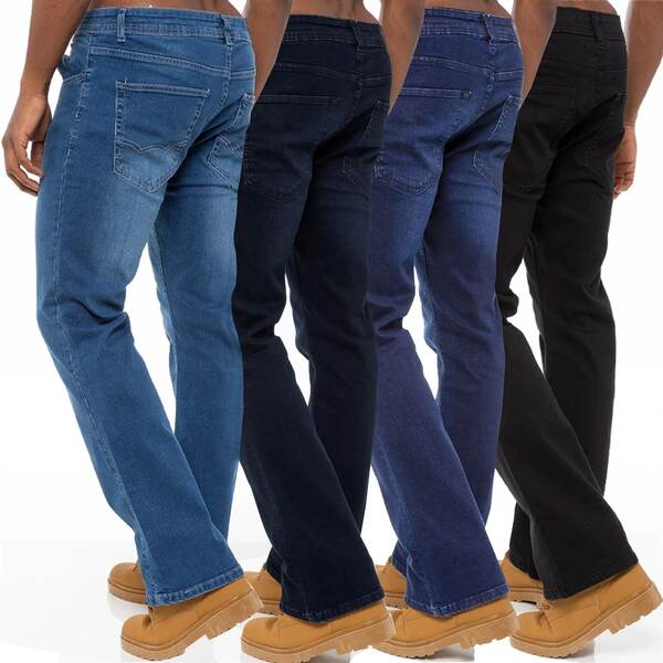 Jovens americanos com camisetas na cintura e pernas na cintura com camisetas na cintura